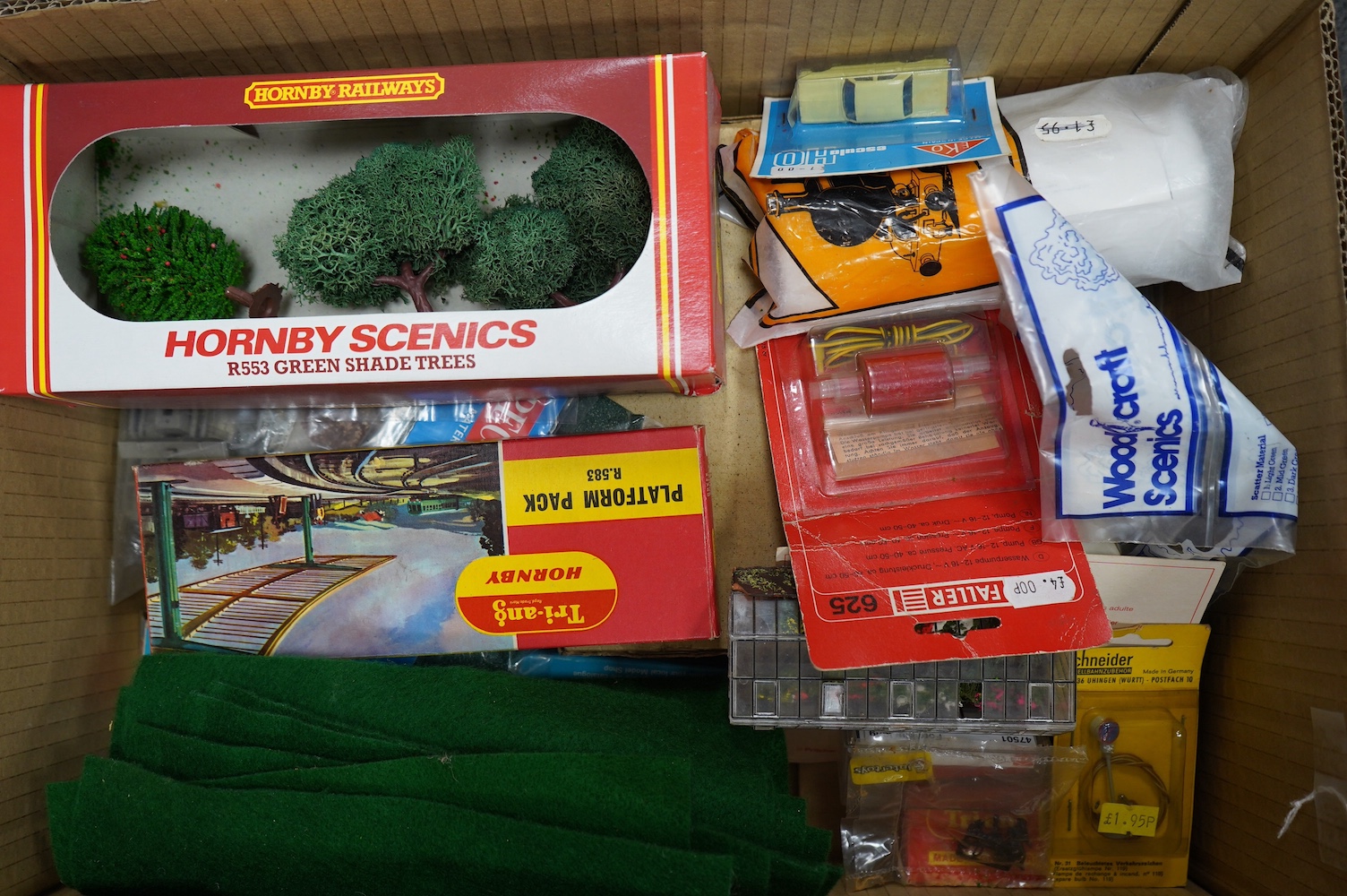 A quantity of 00 and HO gauge railway trackside accessories, modelling items, kits, a Faller viaduct, card kit buildings by Metcalfe, Hornby, SuperQuick, etc. a Dapol girder bridge kit, Hornby Scenics trees, Platform Pac